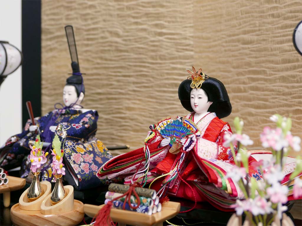 桜模様の金襴衣装雛人形絹金包み屏風巻物親王飾り