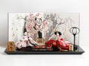 赤の衣装に桜の刺繍の入った品のある雛人形手描き桜屏風桜親王飾り