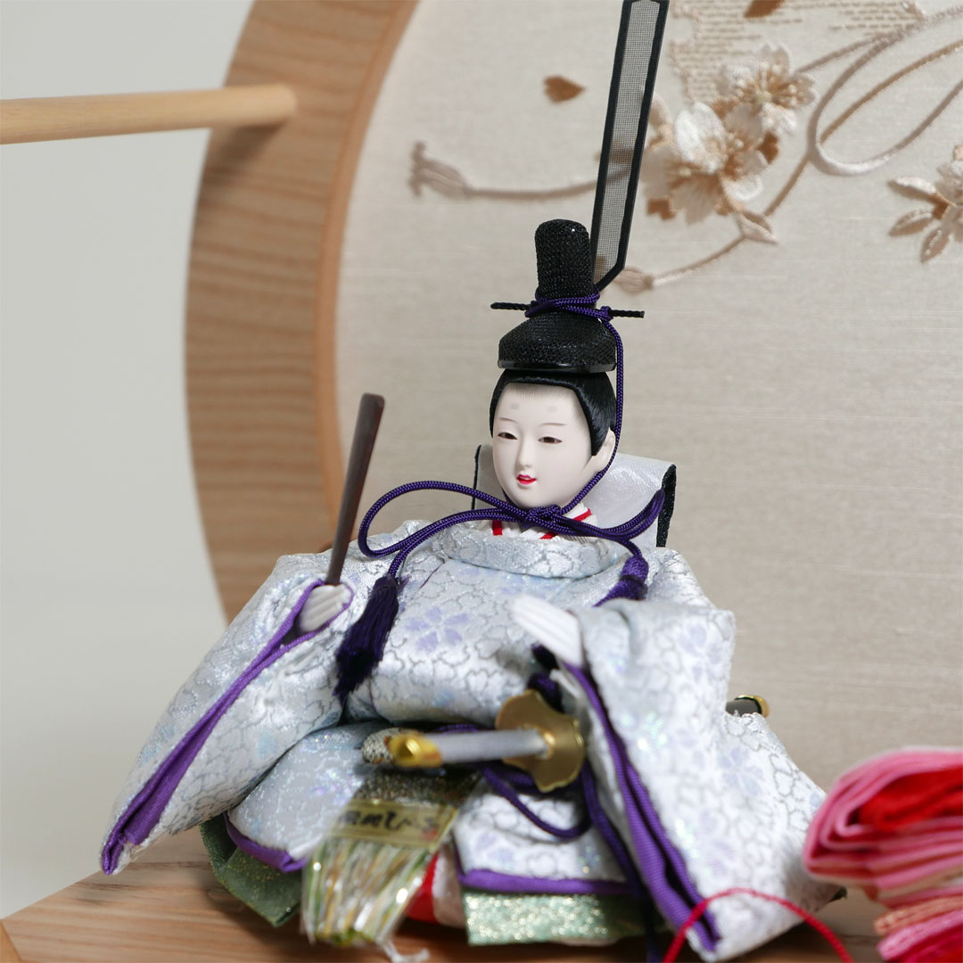 ピンクと水色衣装の極小雛人形桜刺繍月型飾り