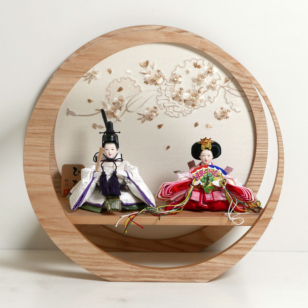 淡いピンク衣装の極小雛人形桜刺繍月型飾り