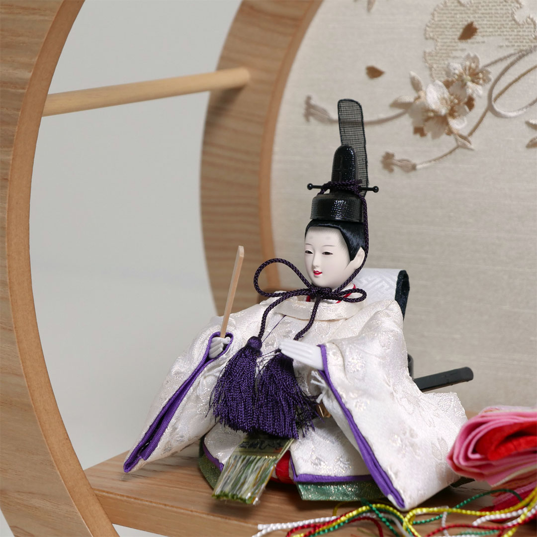 淡いピンク衣装の極小雛人形桜刺繍月型飾り