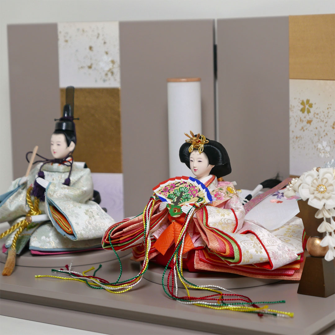 薄ピンクと薄緑の流水桜衣装雛人形金箔チラシモカ親王飾り