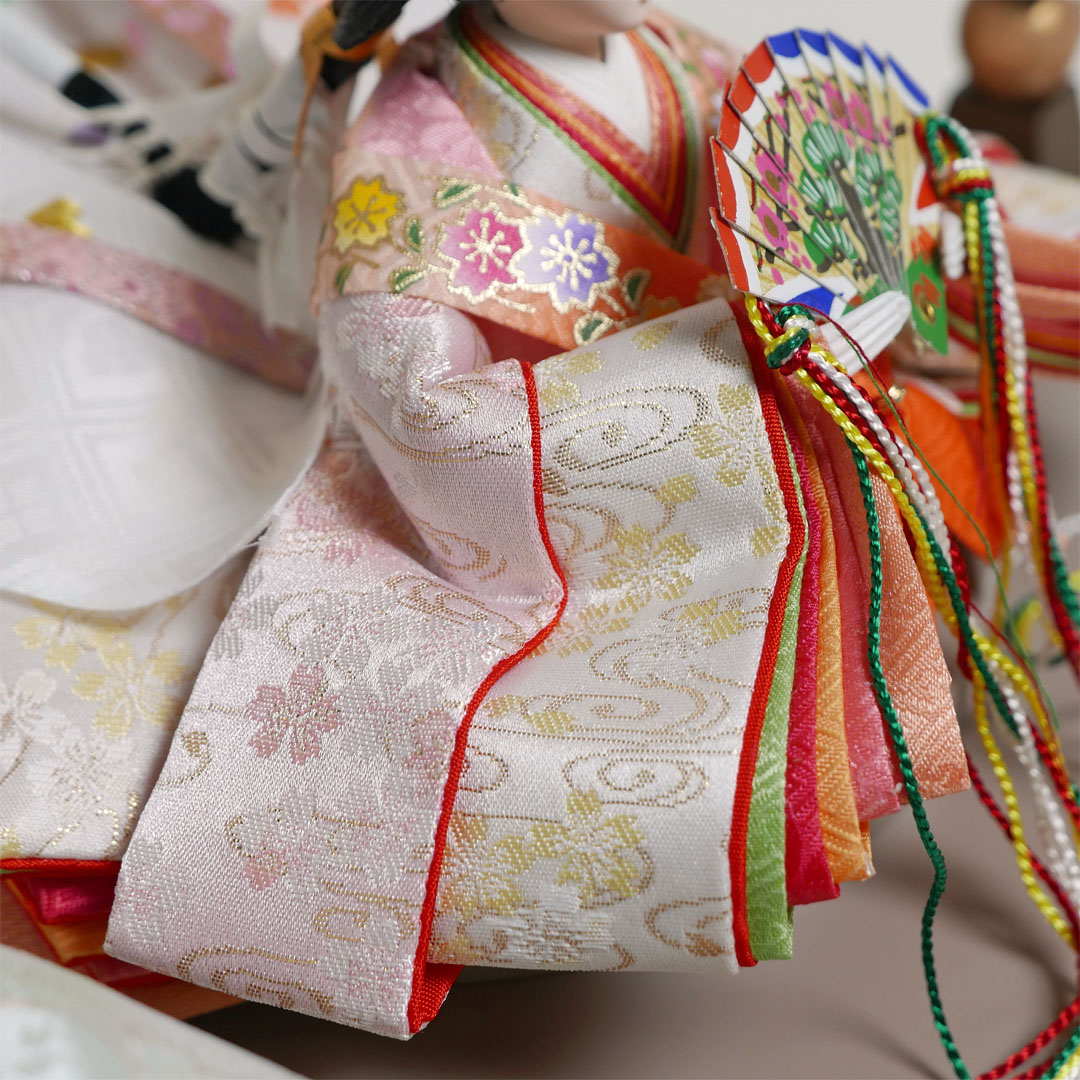 薄ピンクと薄緑の流水桜衣装雛人形金箔チラシモカ親王飾り