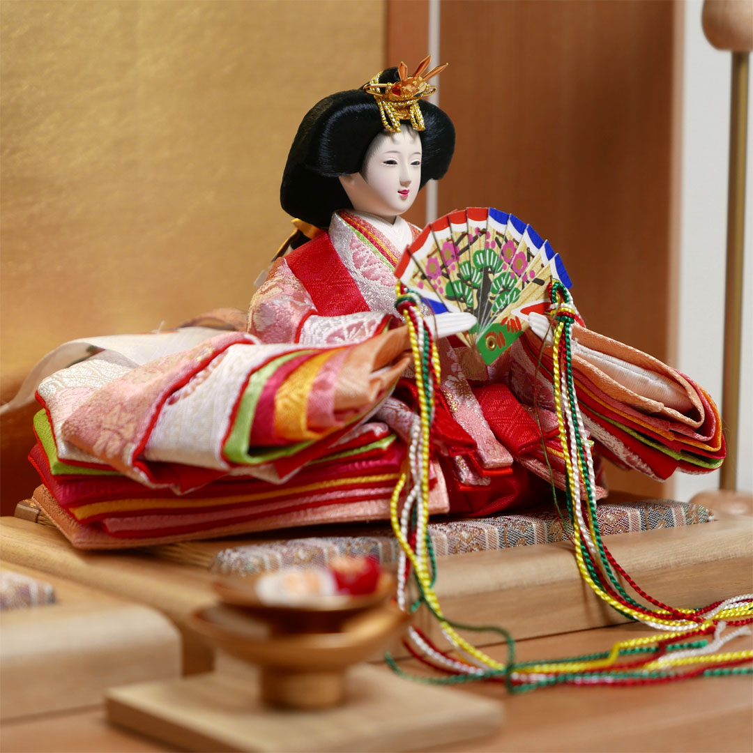 オレンジと黄色の桜柄衣装の雛人形木目金刺繍屏風親王飾り