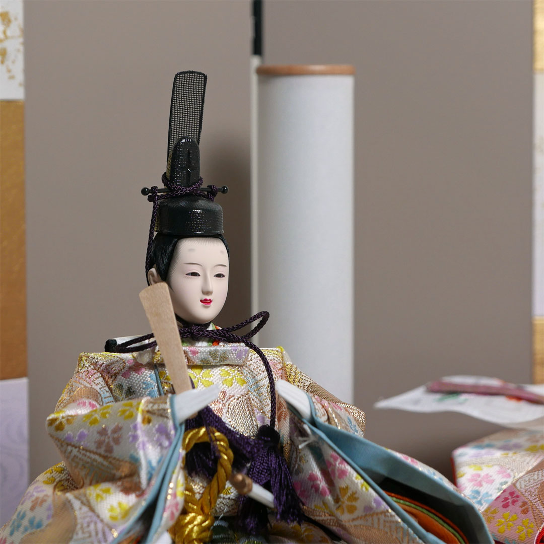 薄ピンクと薄黄のキラキラ衣装雛人形金箔チラシモカ親王飾り