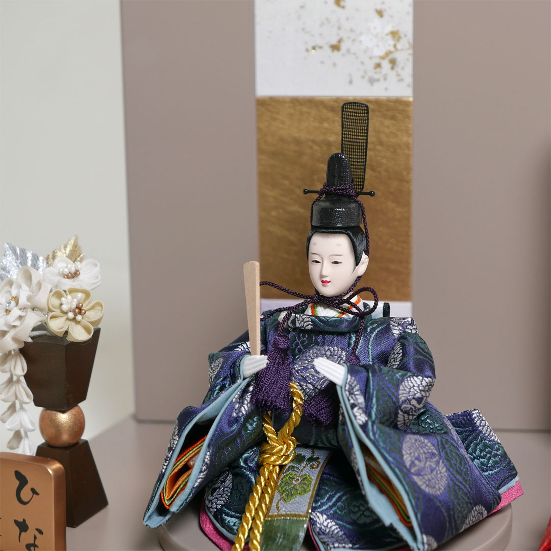 ピンクと青の有職文様衣装の雛人形金箔チラシモカ親王飾り