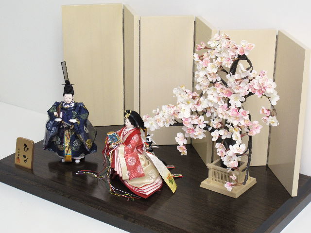 品の良い有職立ち雛を桜の木でシンプルに飾った創作飾り