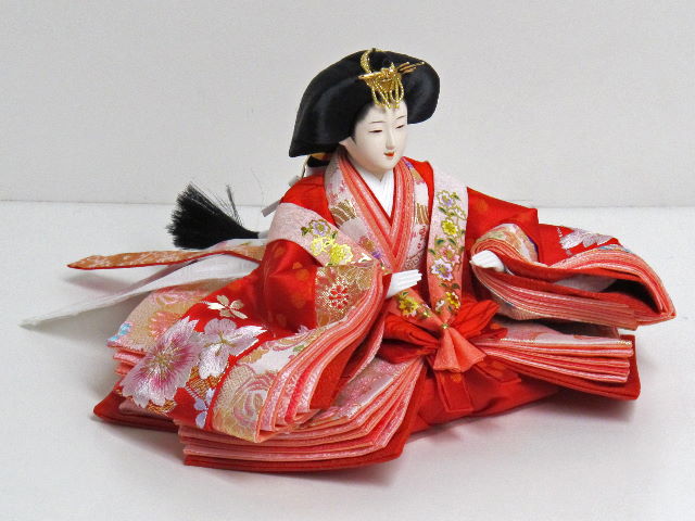 桜刺繍が豪華な赤い雛人形溜塗り紅白梅平飾り
