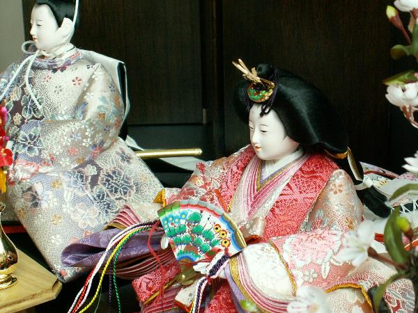 松寿工房の一味違う淡い色遣いの雛人形親王飾り