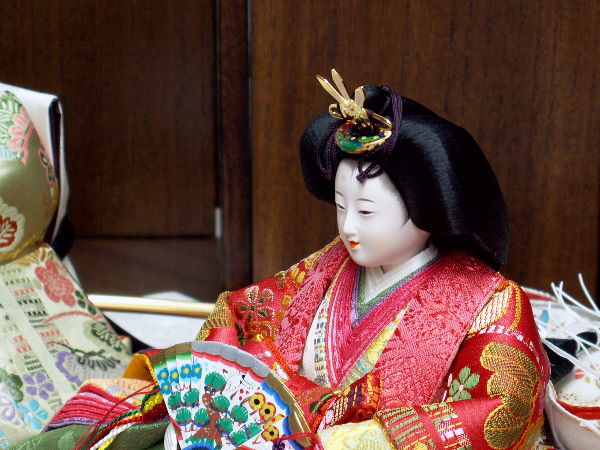 小出松寿本人が一押しする洗練された雛人形親王飾り
