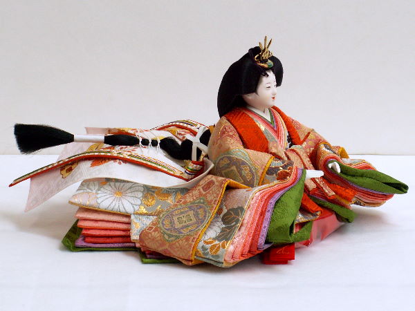 毎年好評の京十番ピンク雛人形を好評の菅間先生の梅セットにした親王飾り