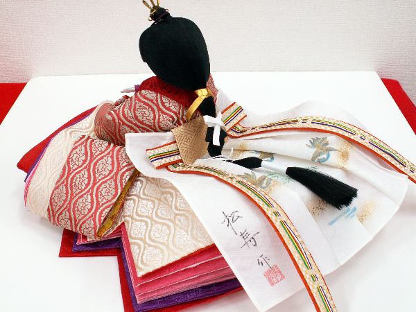 松寿雛人形工房の清楚さと高貴さを兼ね備えた品格のある親王飾り