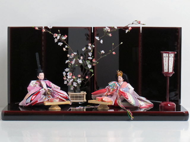 この美しさをご覧あれ!売り切れ続出のコーディネートで彩る、淡い色合いのコンパクト親王飾り