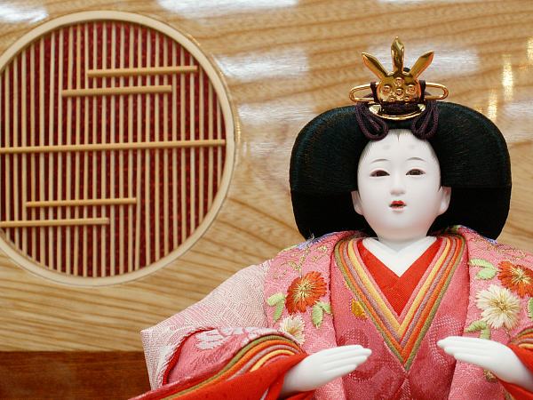 淡~い衣装の親王飾り。コンパクトな間口70cm