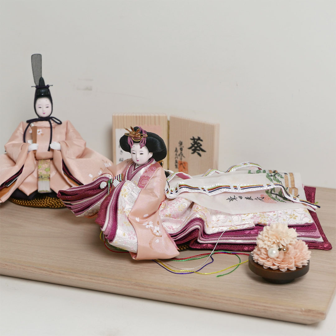 柴田家千代作 手描き桜ピンク衣装雛人形栓平台花飾り