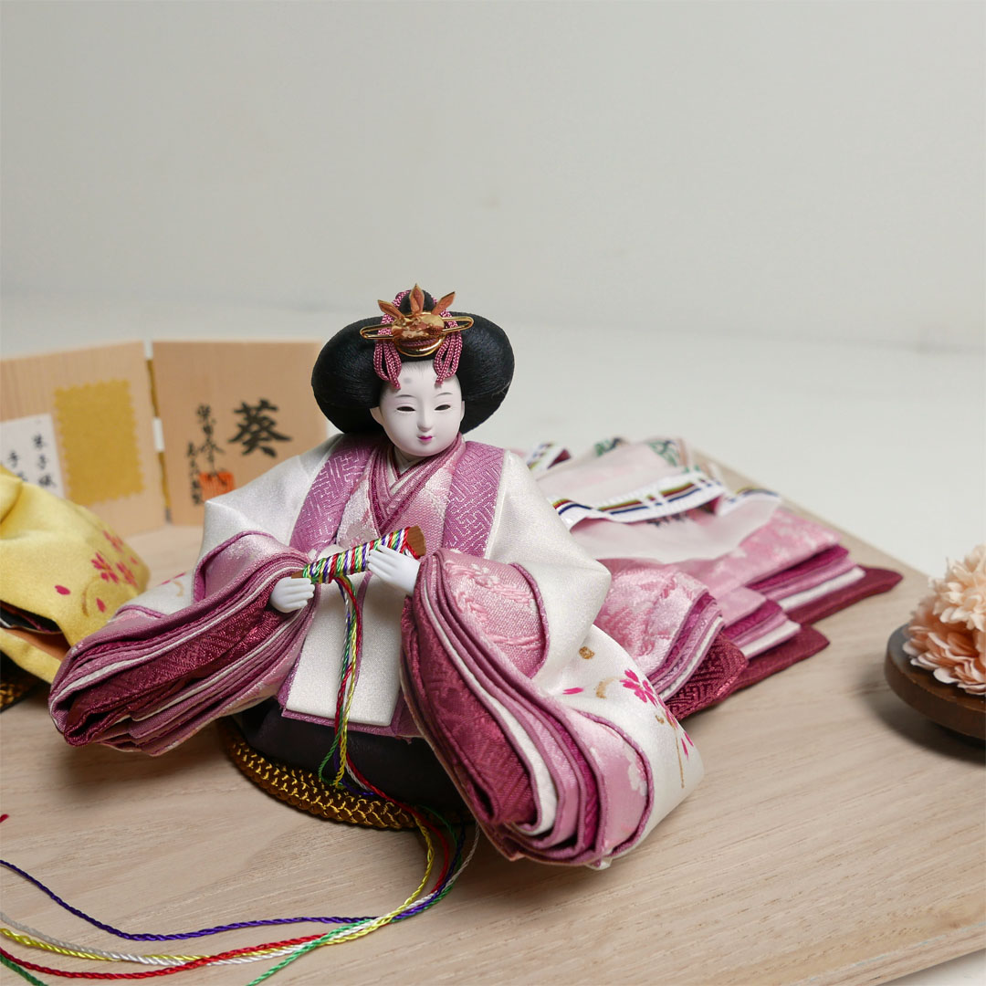 柴田家千代作 手描き桜白衣装雛人形栓平台花飾り