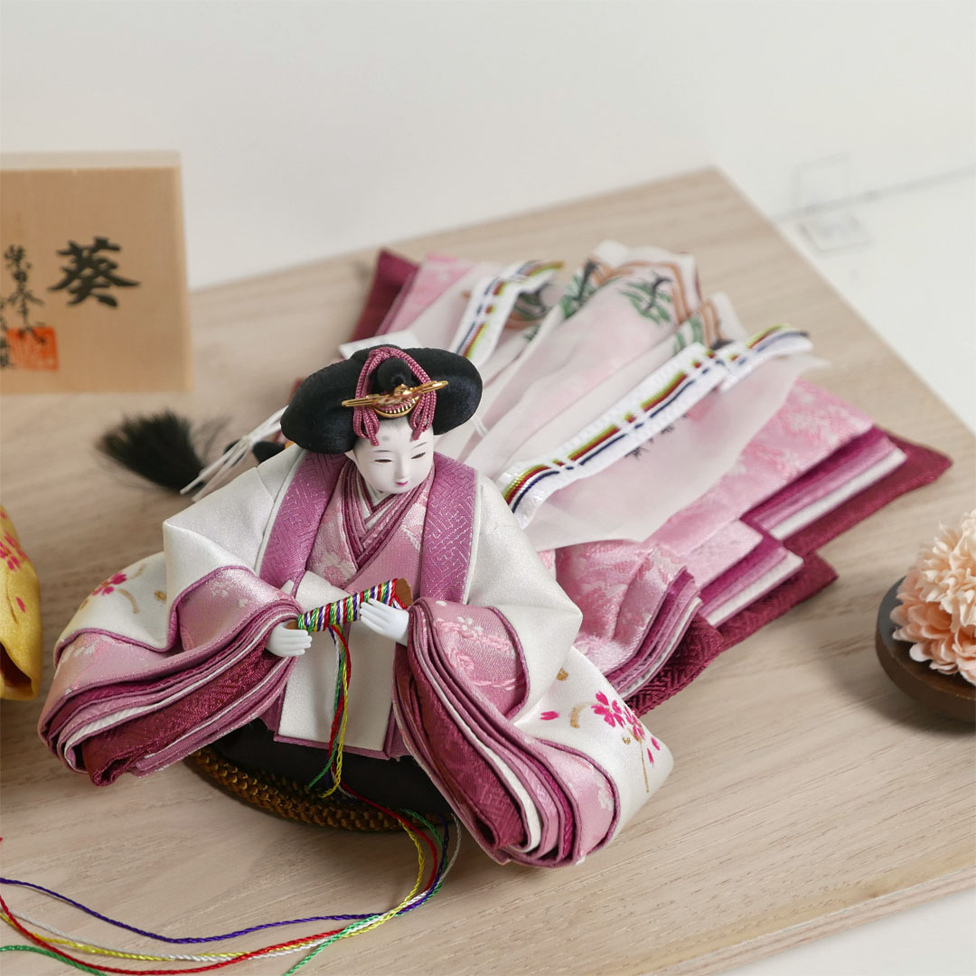 柴田家千代作 手描き桜白衣装雛人形栓平台花飾り