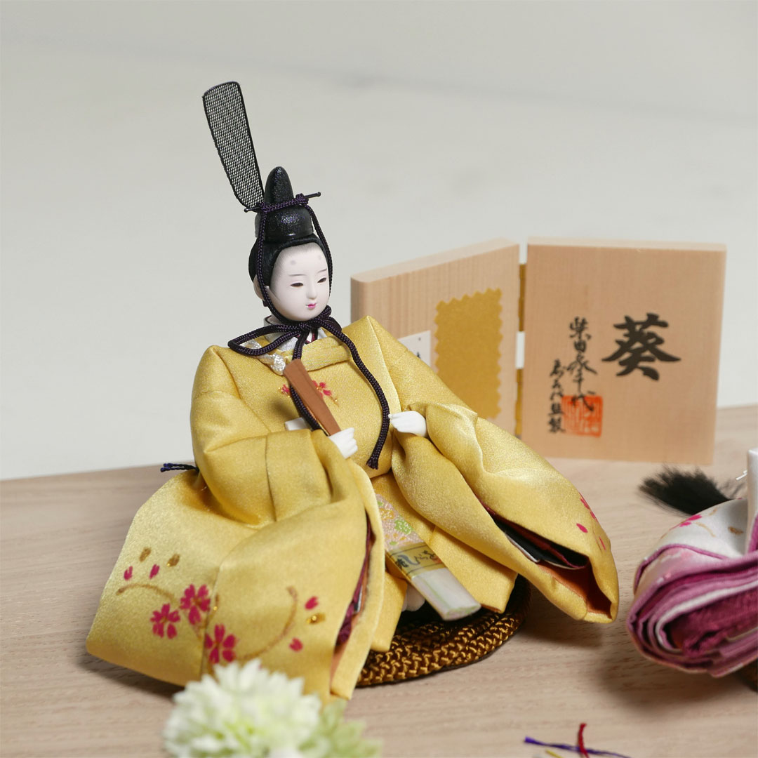 柴田家千代作 手描き桜白衣装雛人形栓平台花飾り