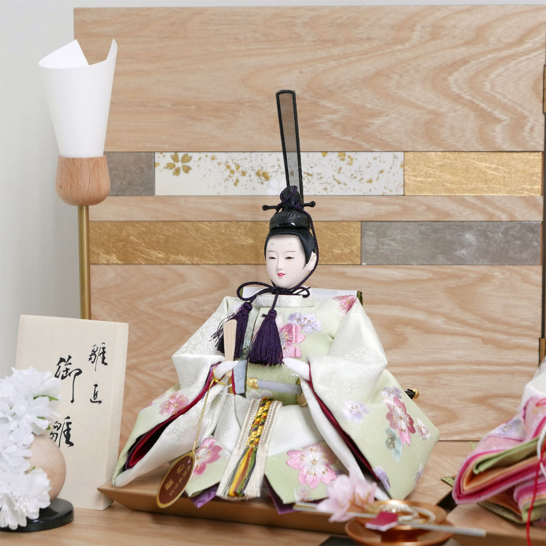 淡いライトピンクの綺麗な色合い雛人形木目屏風紅白桜盃親王飾り