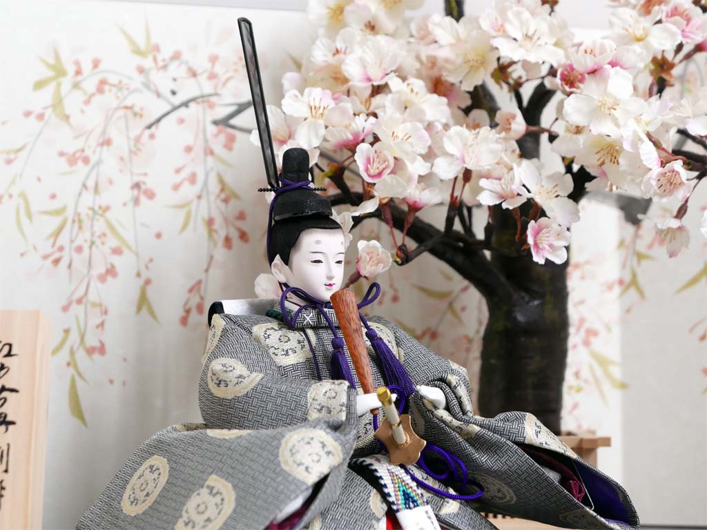 横山一彦作 名物裂糸屋輪宝手衣装の雛人形手描き桜屏風大桜親王飾り