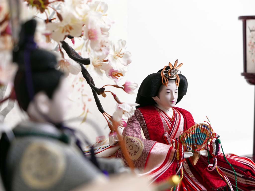 横山一彦作 名物裂糸屋輪宝手衣装の雛人形手描き桜屏風大桜親王飾り