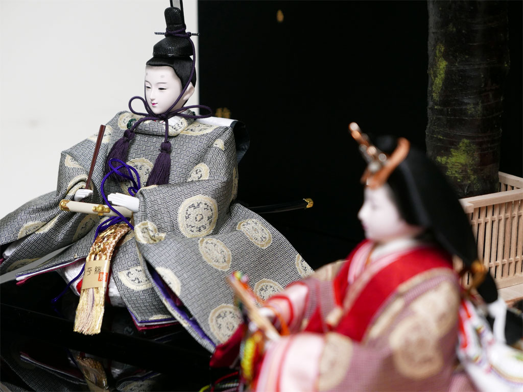 横山一彦作 名物裂糸屋輪宝手衣装の雛人形金桜屏風大桜親王飾り