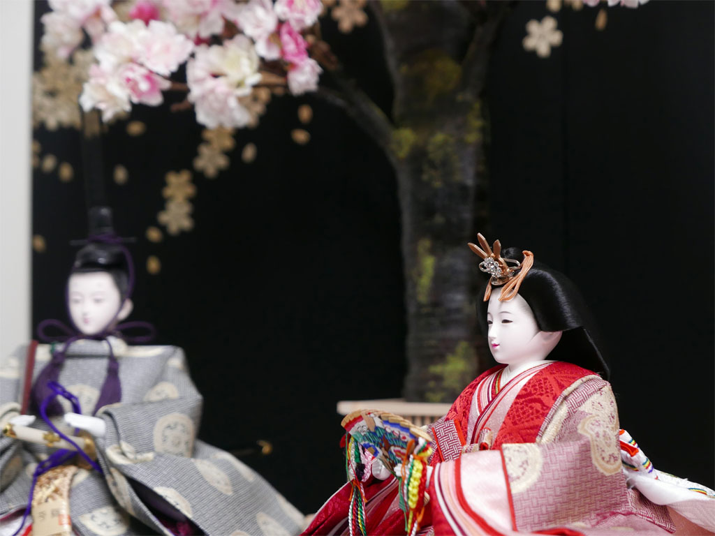 横山一彦作 名物裂糸屋輪宝手衣装の雛人形金桜屏風大桜親王飾り