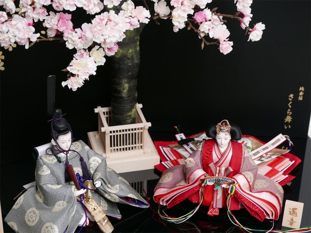 横山一彦作 名物裂糸屋輪宝手衣装の雛人形金桜屏風大桜親王飾り