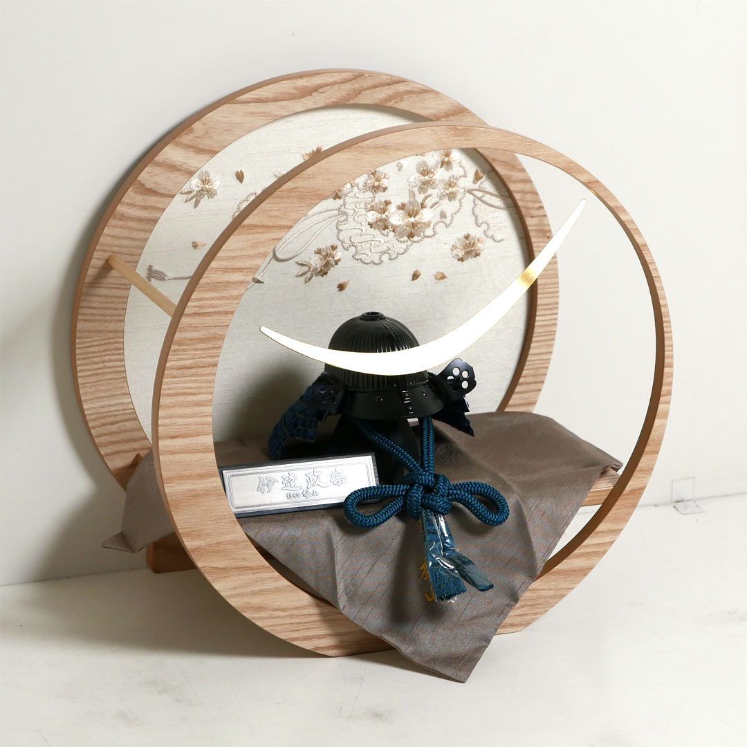 雄山作 7号伊達政宗公兜桜刺繍月型飾り