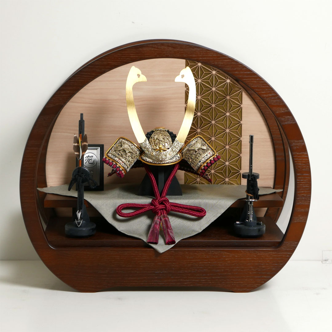 雄山作 無双雀 1/5 黒小札紅梅威 アクリル円型オーク塗飾り