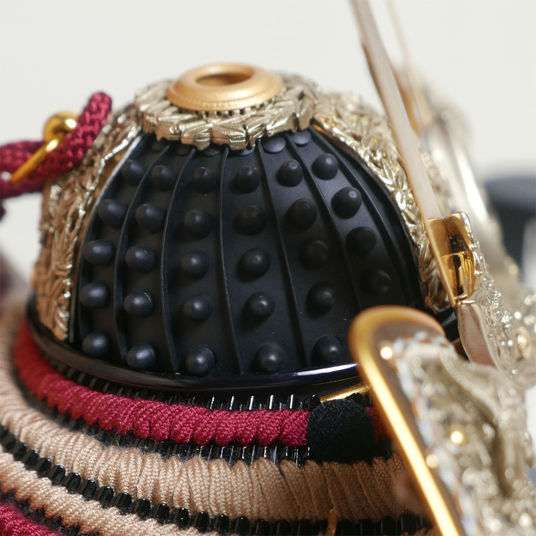 雄山作 無双雀 1/5 黒小札紅梅威 アクリル円型オーク塗飾り