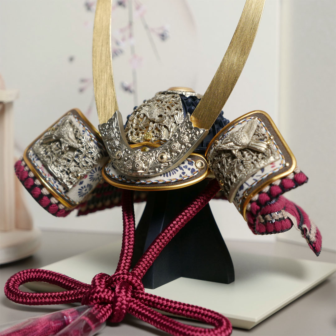 雄山作 無双雀 1/5 奉納兜 黒小札紅梅威桜段違い屏風収納飾り