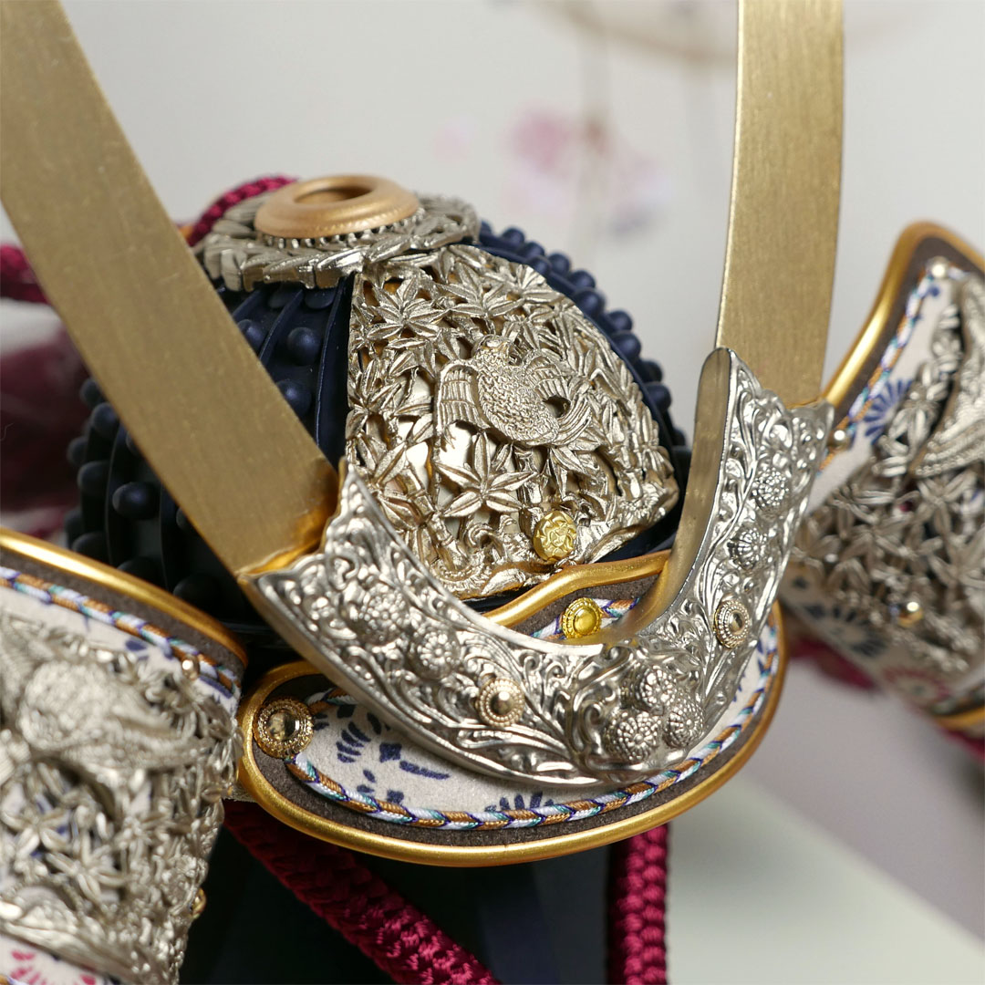 雄山作 無双雀 1/5 奉納兜 黒小札紅梅威桜段違い屏風収納飾り