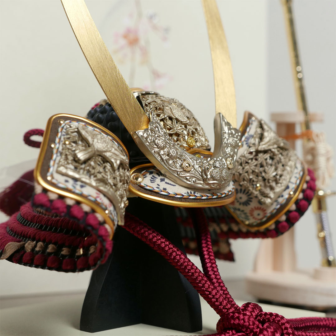 雄山作 無双雀 1/5 奉納兜 黒小札紅梅威桜段違い屏風収納飾り