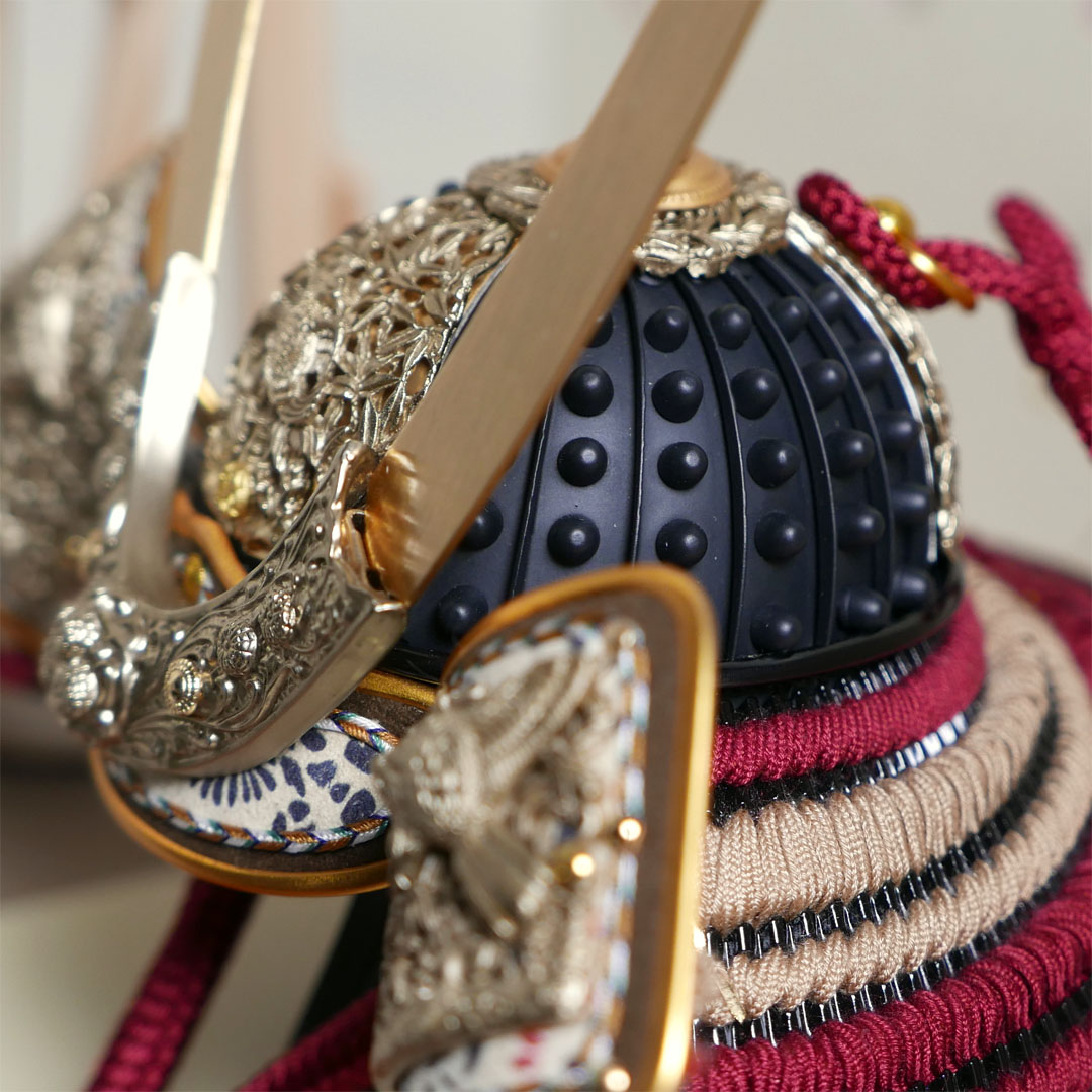 雄山作 無双雀 1/5 奉納兜 黒小札紅梅威桜段違い屏風収納飾り