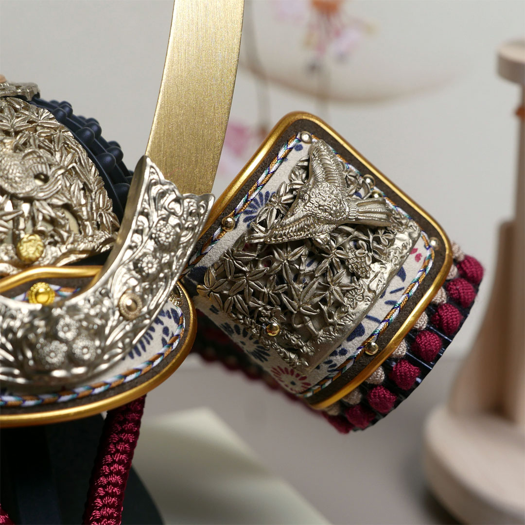 雄山作 無双雀 1/5 奉納兜 黒小札紅梅威桜段違い屏風収納飾り