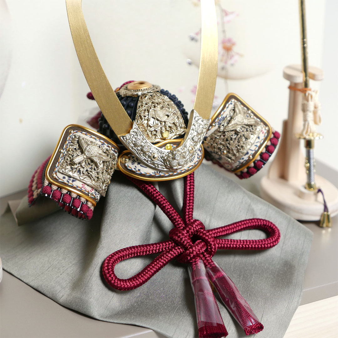 雄山作 無双雀 1/5 奉納兜 黒小札紅梅威桜段違い屏風収納飾り