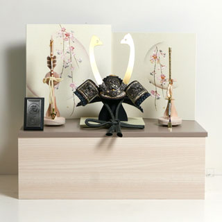 雄山作 無双雀 1/5 奉納兜 黒小札鉄色威桜段違い屏風収納飾り