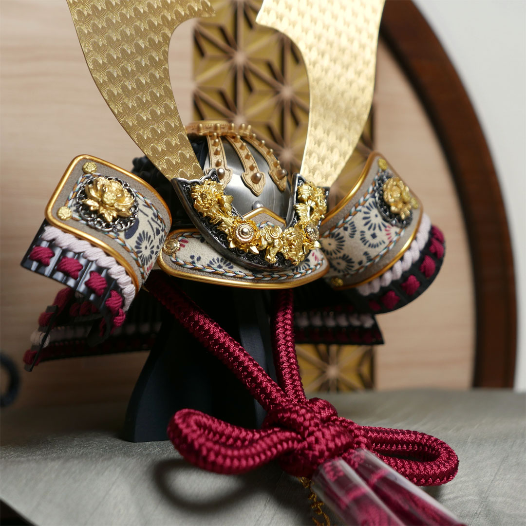 雄山作 天賦の兜 7号 夢牡丹 アクリル円型オーク塗飾り