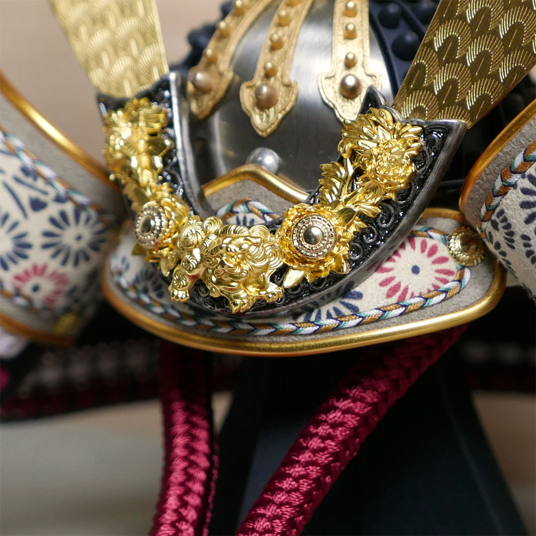 雄山作 天賦の兜 7号 夢牡丹 アクリル円型オーク塗飾り