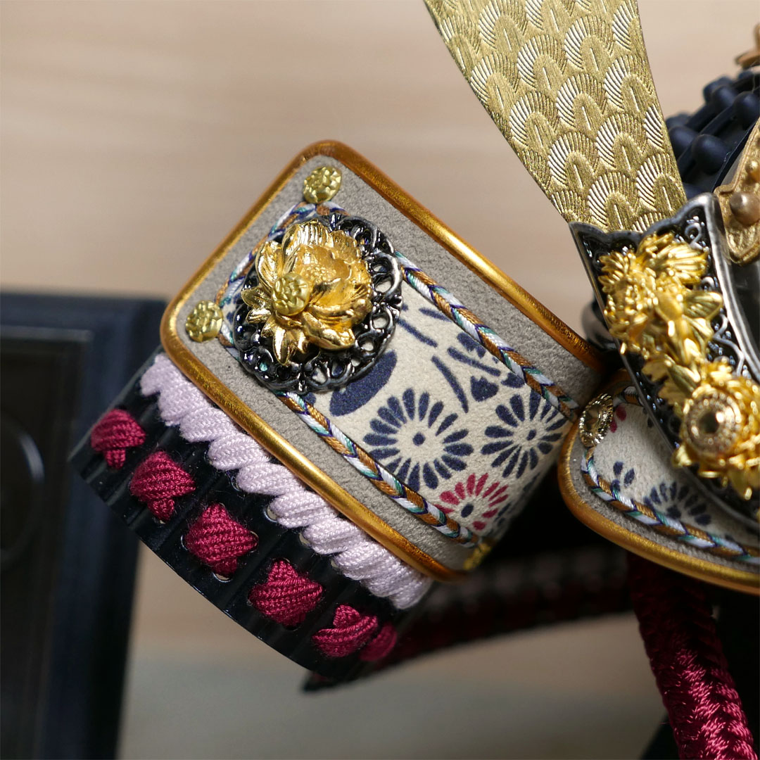 雄山作 天賦の兜 7号 夢牡丹 アクリル円型オーク塗飾り