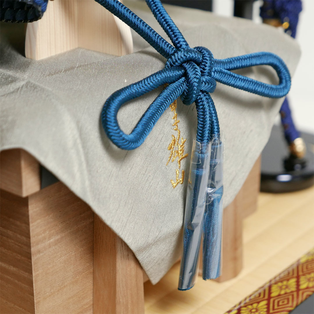 雄山作 暁紺糸威兜1/5サイズ月に松屏風飾り
