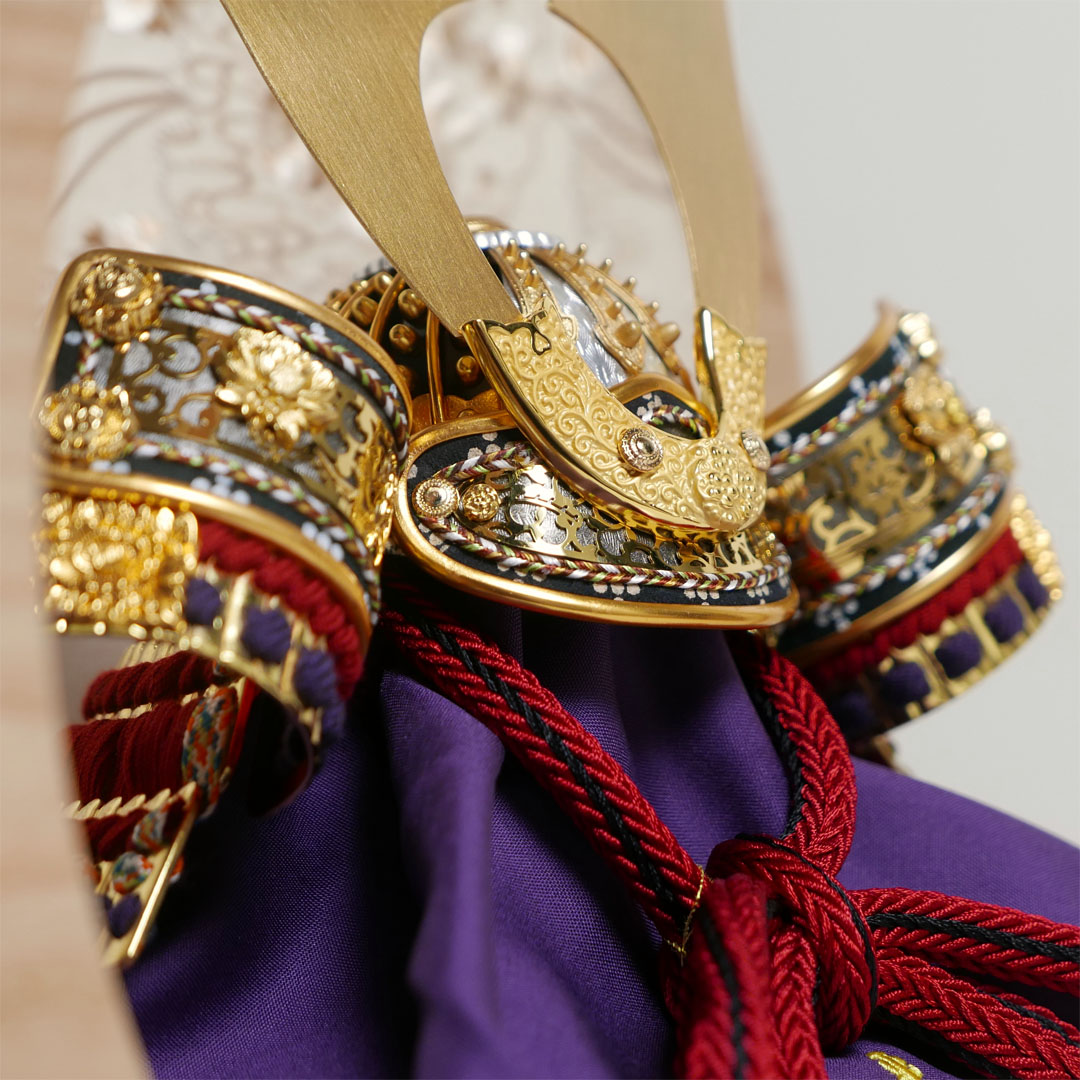 平安道斎作 北斗8号純金箔押小札兜桜刺繍月型飾り