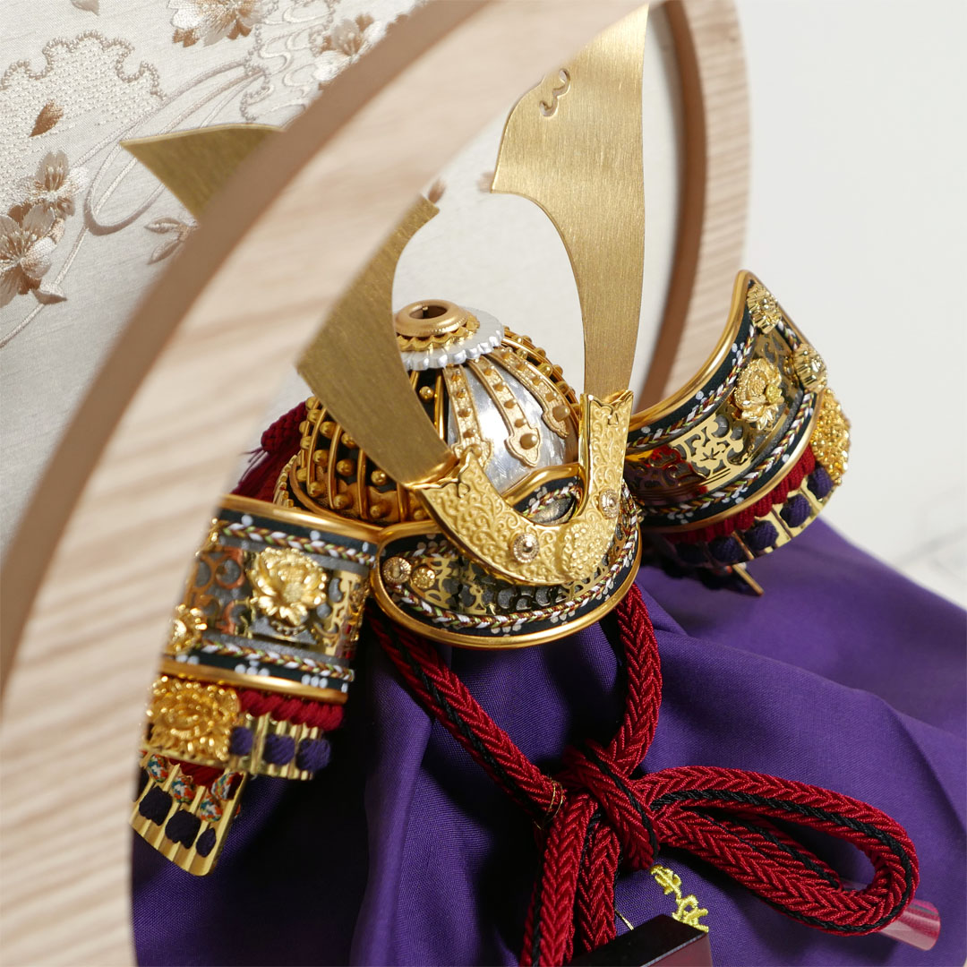 平安道斎作 北斗8号純金箔押小札兜桜刺繍月型飾り