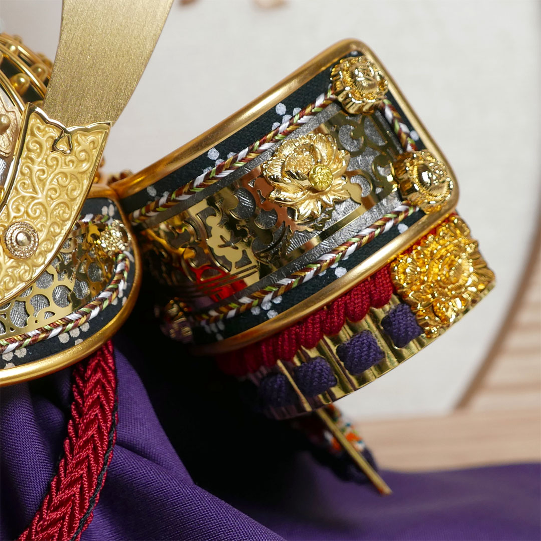 平安道斎作 北斗8号純金箔押小札兜桜刺繍月型飾り