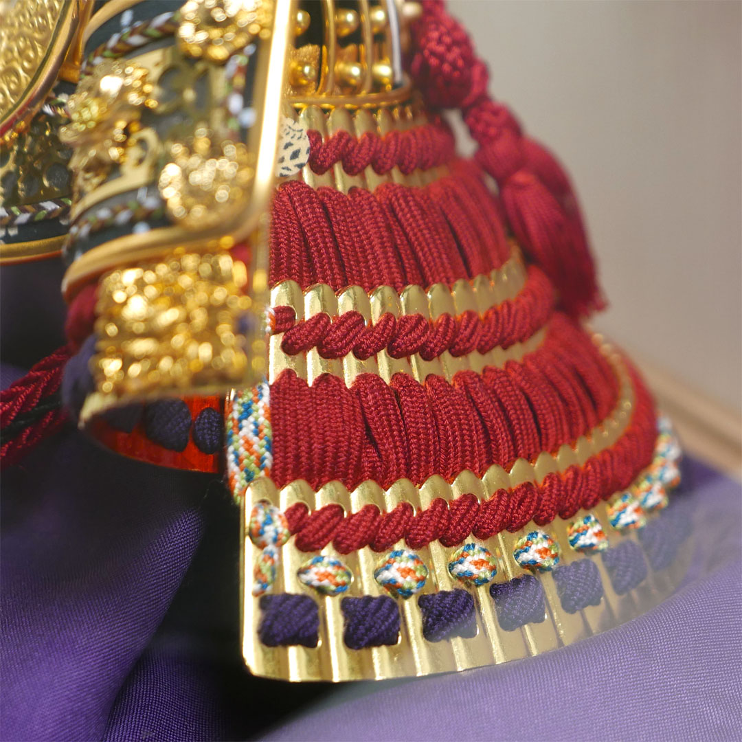 平安道斎作 北斗8号純金箔押小札兜アクリル円型ケース飾り