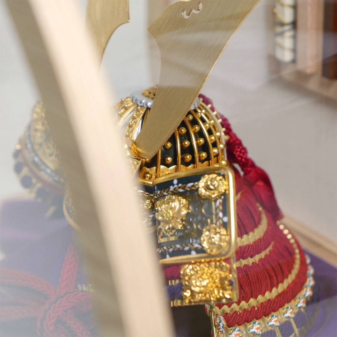 平安道斎作 北斗8号純金箔押小札兜アクリル円型ケース飾り