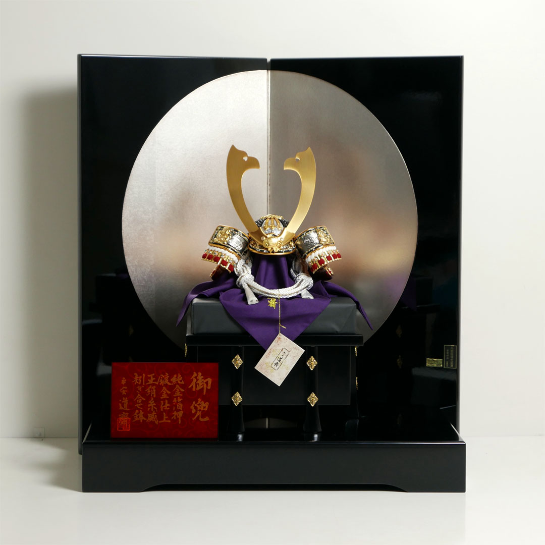 平安道斎作 七福神の兜10号銀丸二曲屏兜飾り