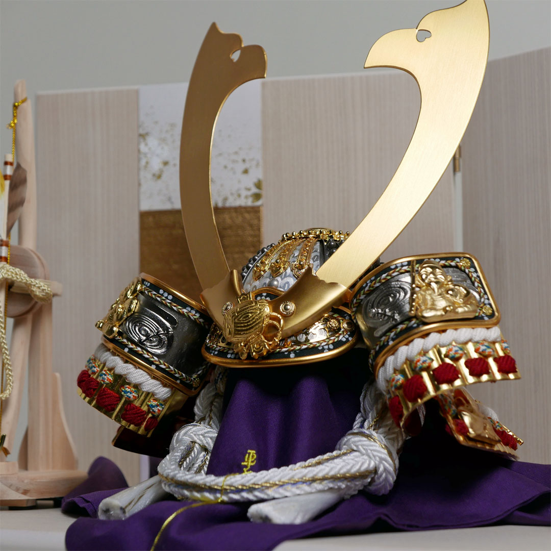 平安道斎作 七福神の兜10号白糸沢潟威白木目屏風収納飾り