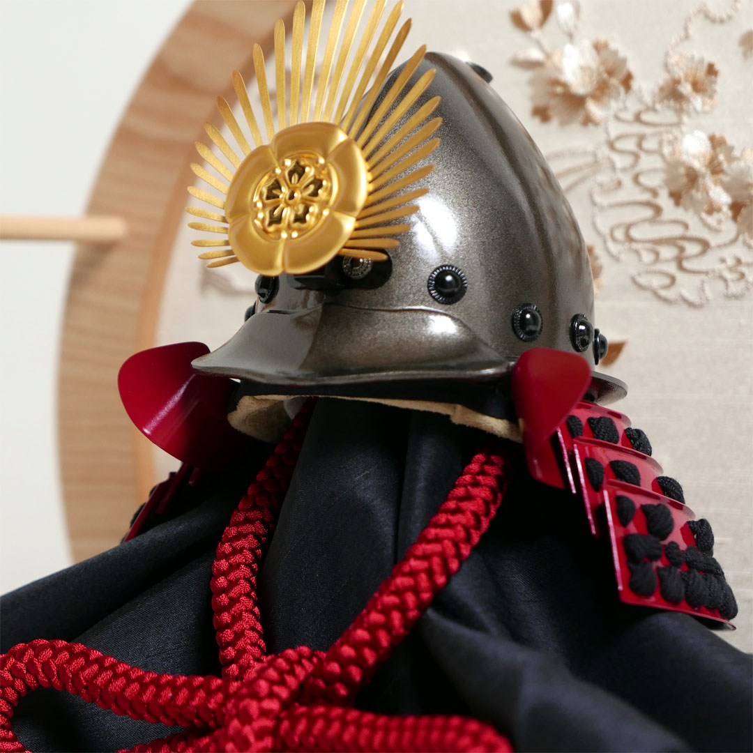 雄山作 織田信長南蛮兜10号桜刺繍月型飾り